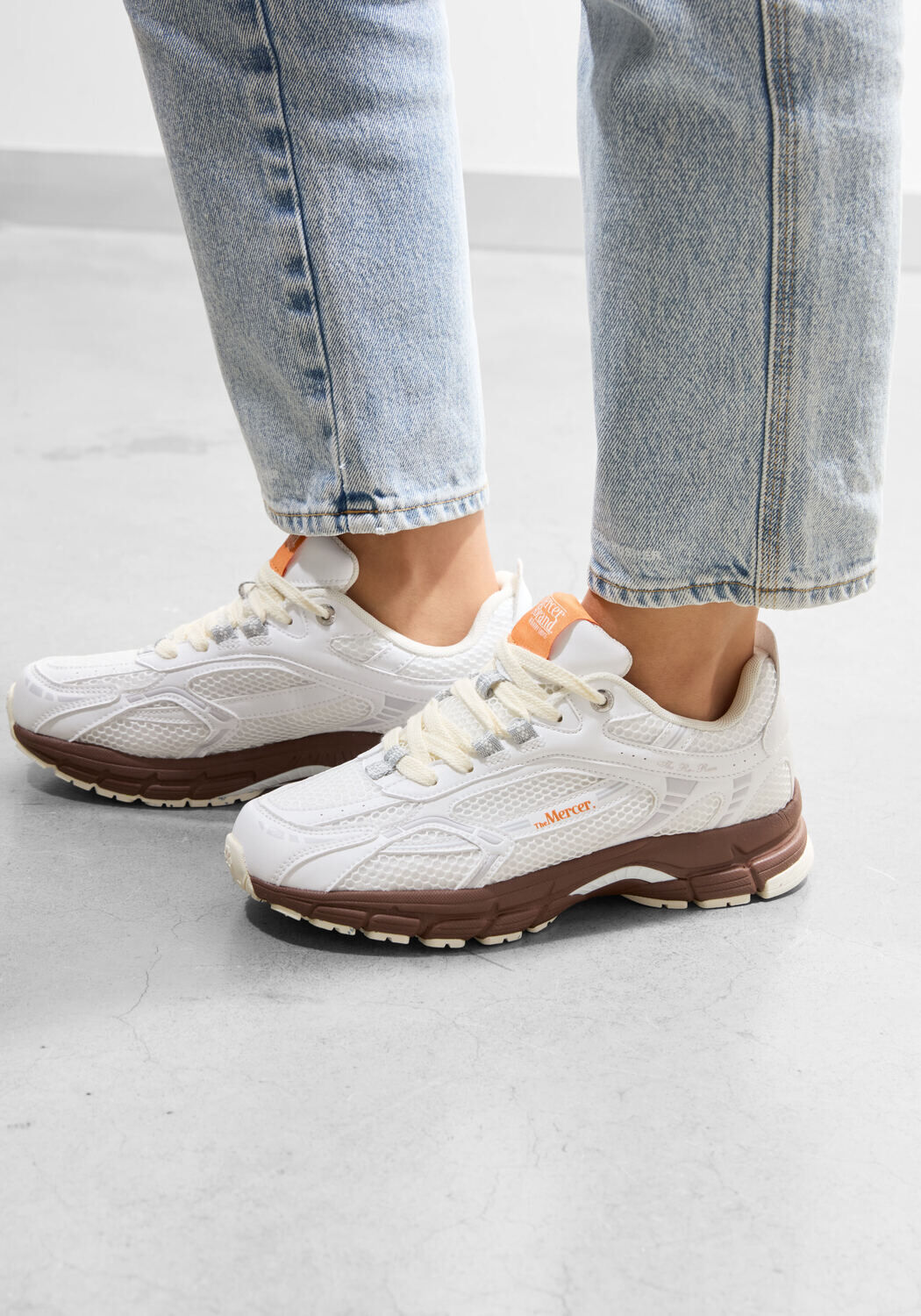 Witte MERCER AMSTERDAM Lage sneakers THE RE-RUN GRAPE - medium