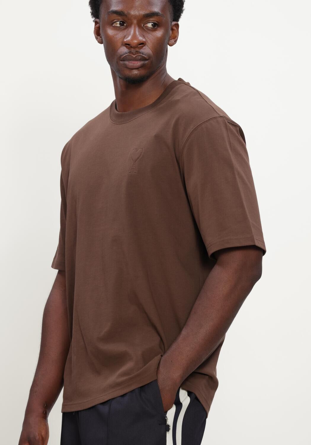 Bruine AMI PARIS T-shirt QUOTA - TSHIRT WITH TONAL EMBOSSED BIG AMI DE COEUR - large