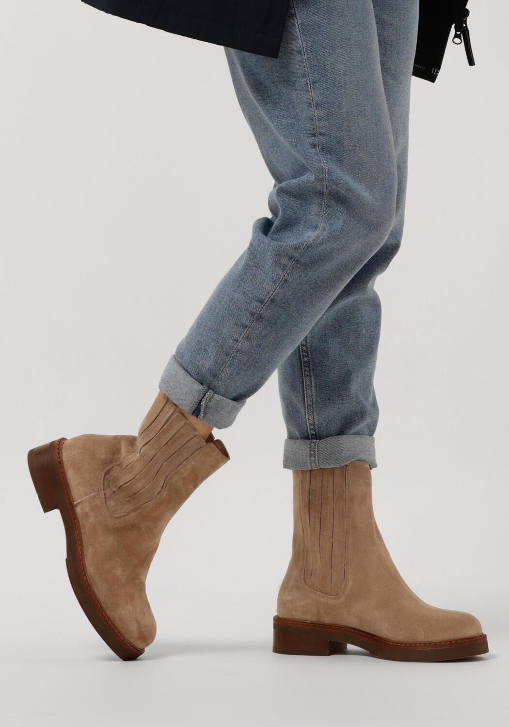 Via via chelsea boots on sale
