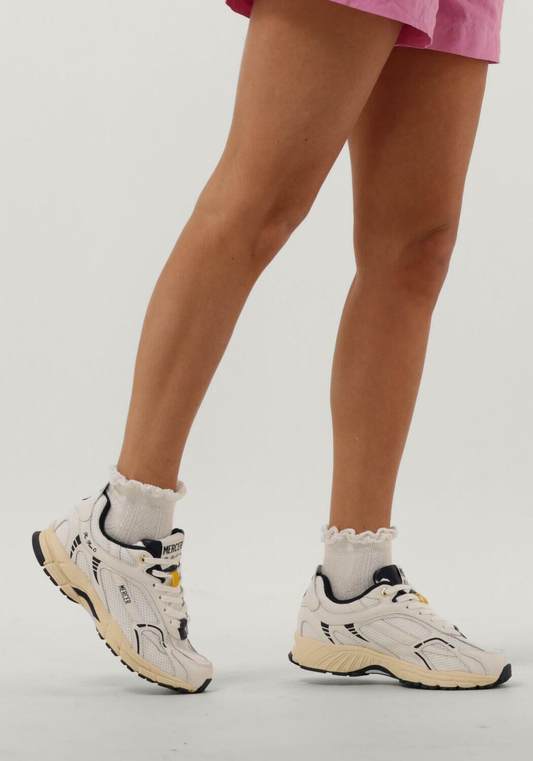 Witte MERCER AMSTERDAM Lage sneakers THE RE-RUN V2 DAMES - large