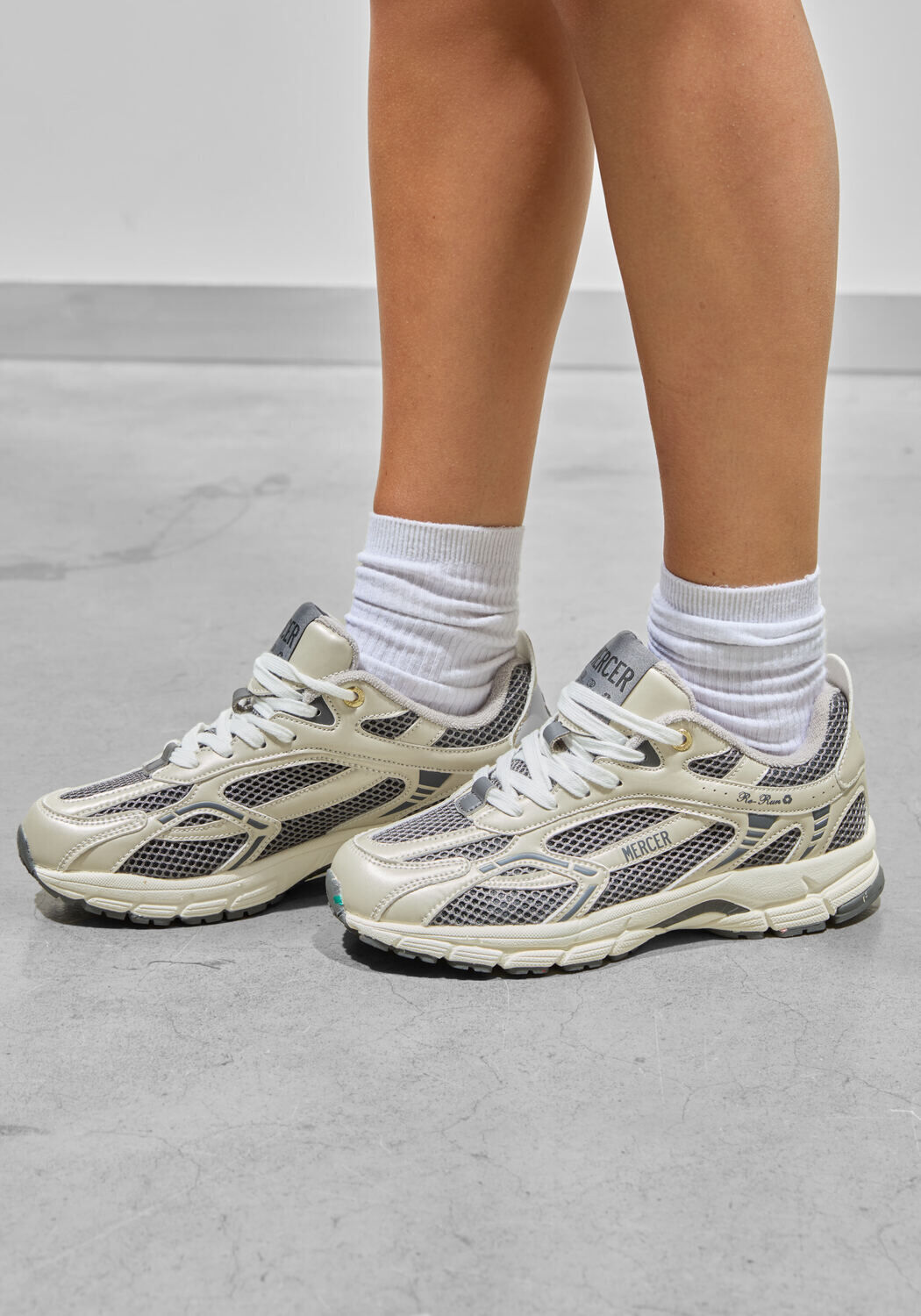 Grijze MERCER AMSTERDAM Lage sneakers THE RE-RUN CHAMPAGNE - medium