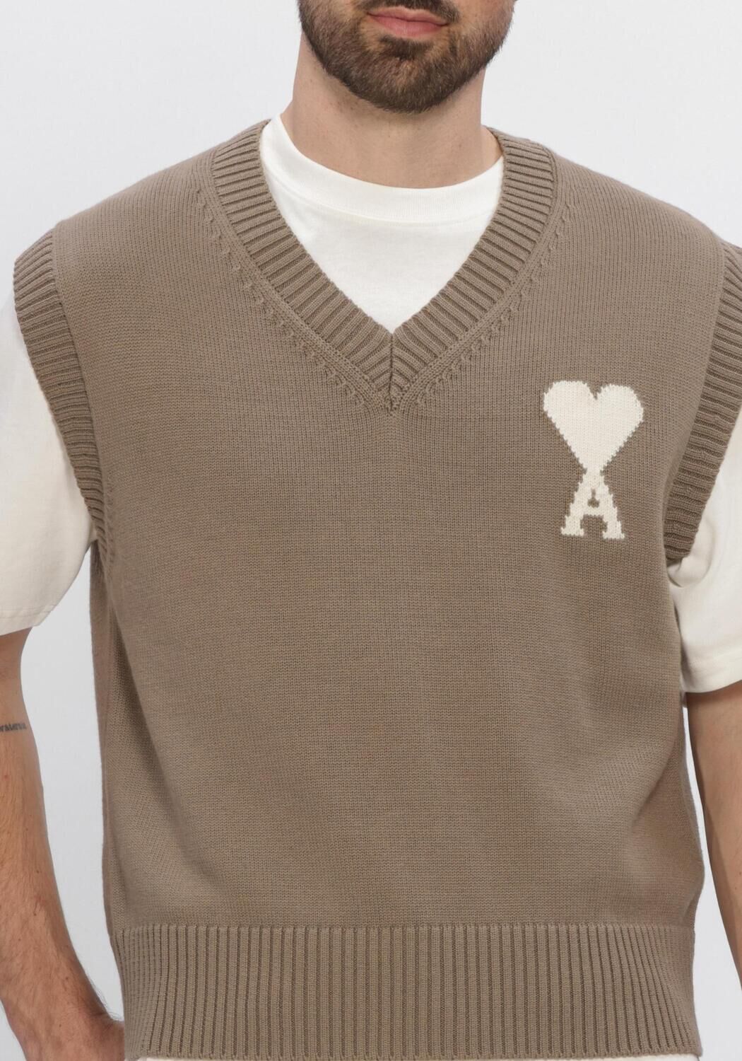 Bruine AMI PARIS Spencer SLEEVELESS V NECK SWEATER WITH CONTRASTED AMI DE COEUR - large