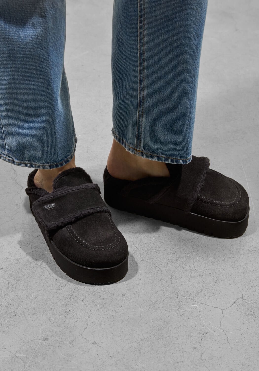 Zwarte NUBIKK Instappers TEDDY FUR - large