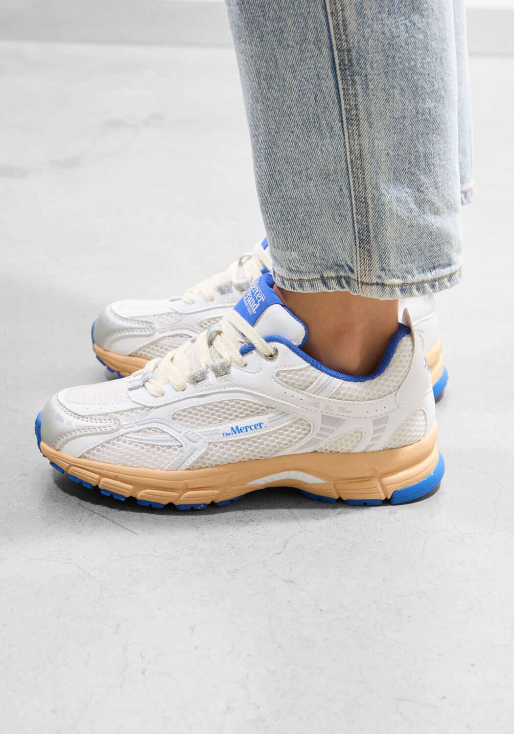 Witte MERCER AMSTERDAM Lage sneakers THE RE-RUN GRAPE - medium