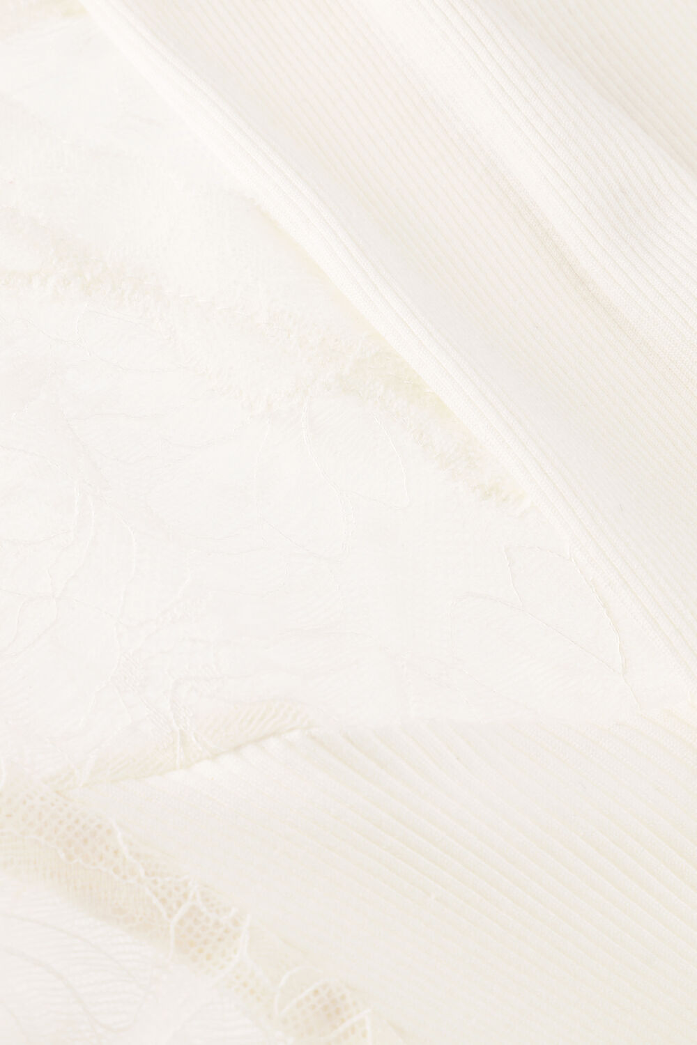 Creme ROSEMUNDE Top BEATHA FULL LACE V-NECK T-SHIRT - large