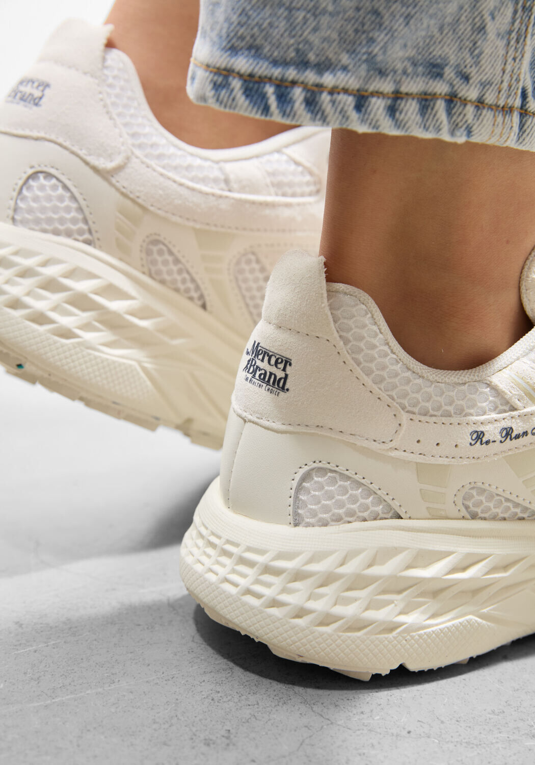 Witte MERCER AMSTERDAM Lage sneakers THE RE-RUN MAX SUEDE - large