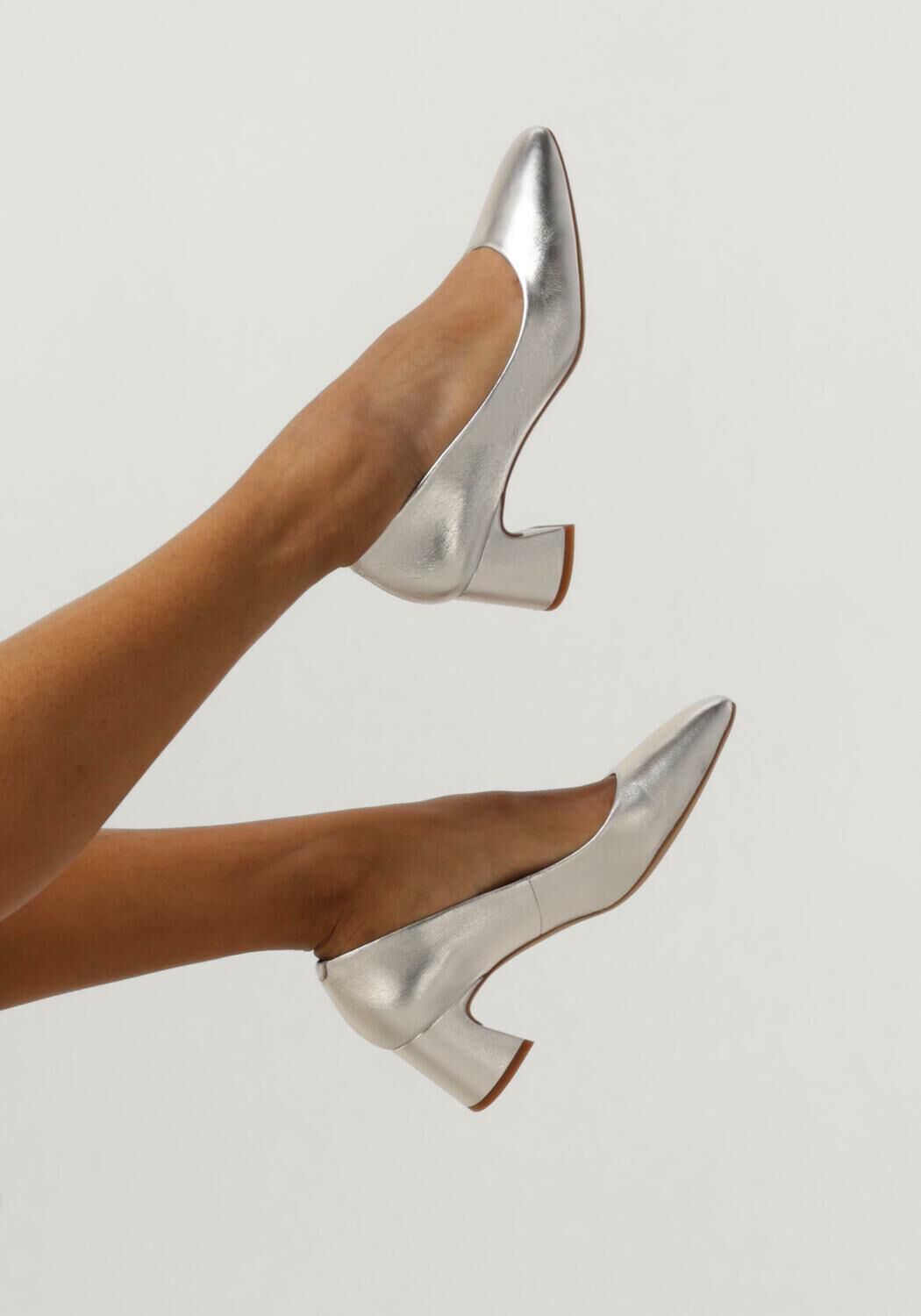 Zilveren UNISA Pumps LESAT - large