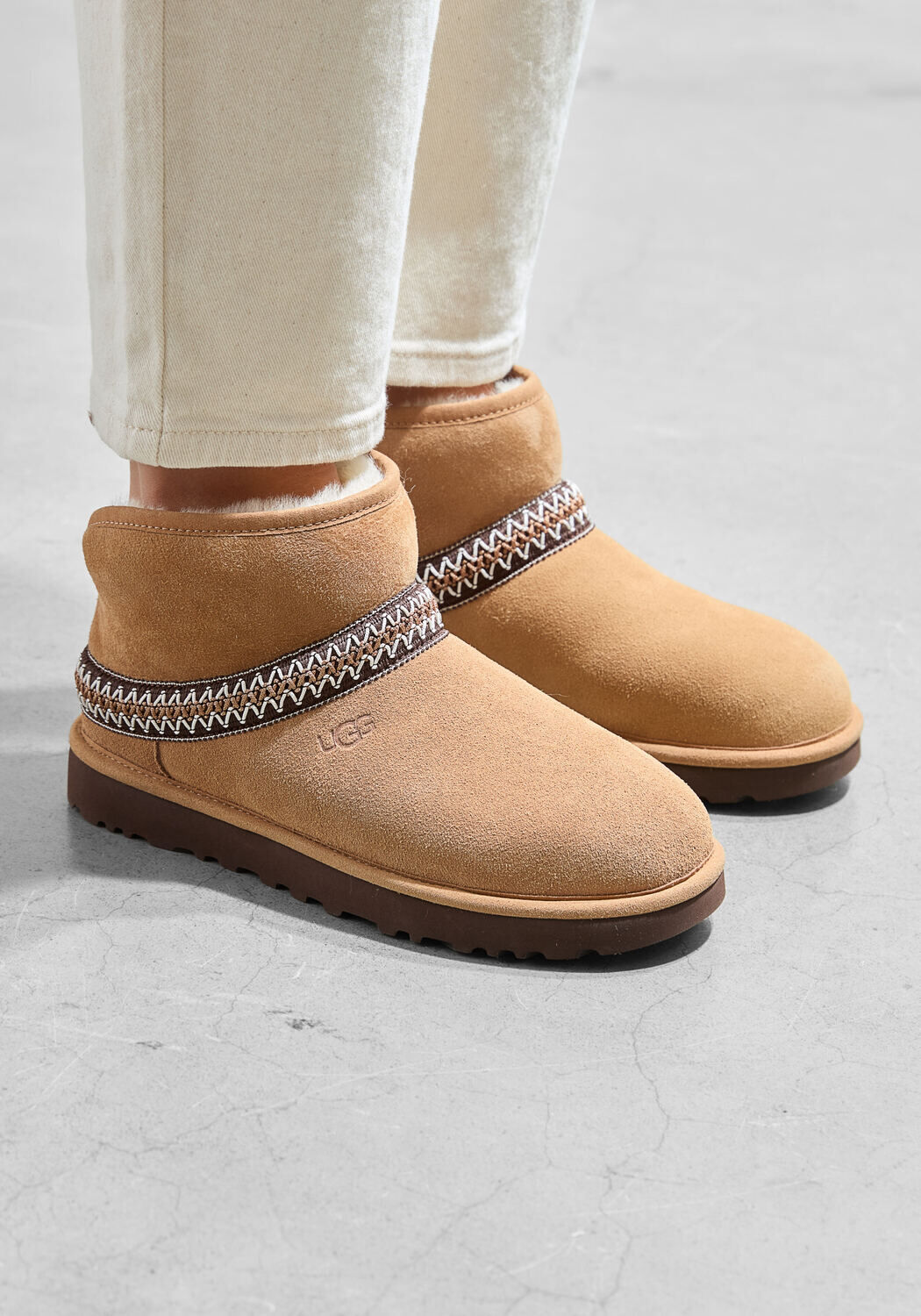 Cognac UGG Vachtlaarzen CLASSIC MINI CRESCENT - medium