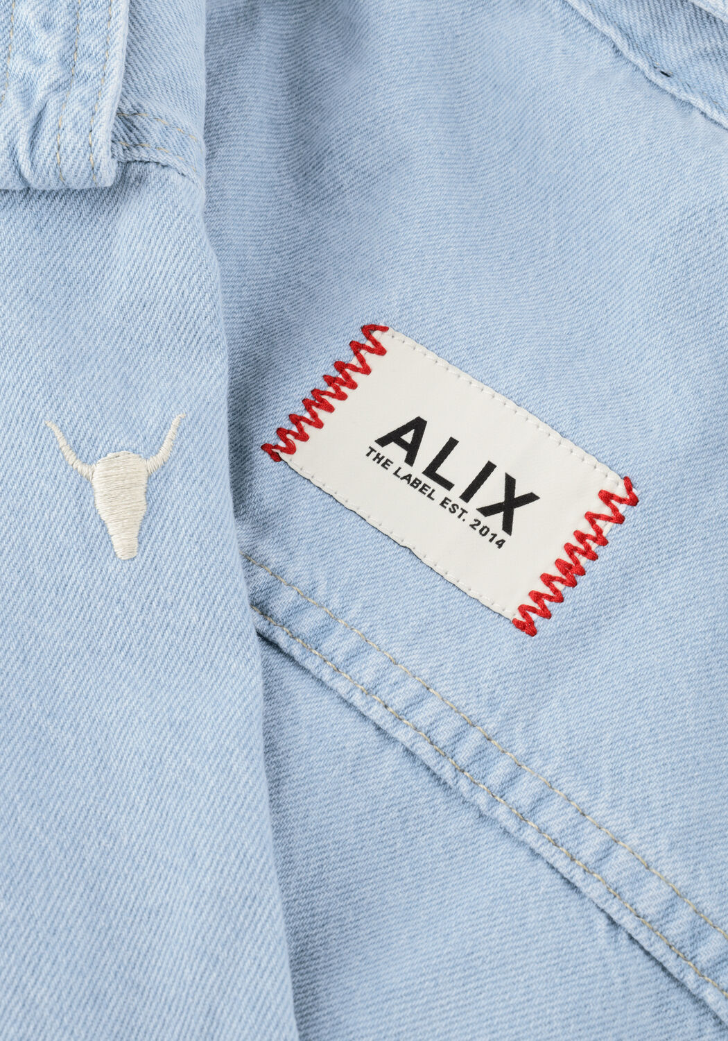 Lichtblauwe ALIX THE LABEL Blouses LADIES WOVEN FLOWY DENIM SHORTSLEEVE BLOUSE - large