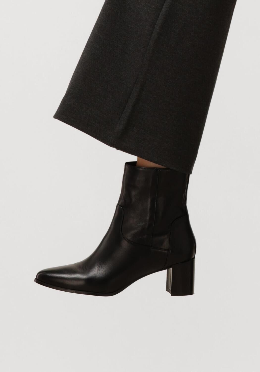 Zwarte NOTRE-V Enkellaarsjes 8543 - large