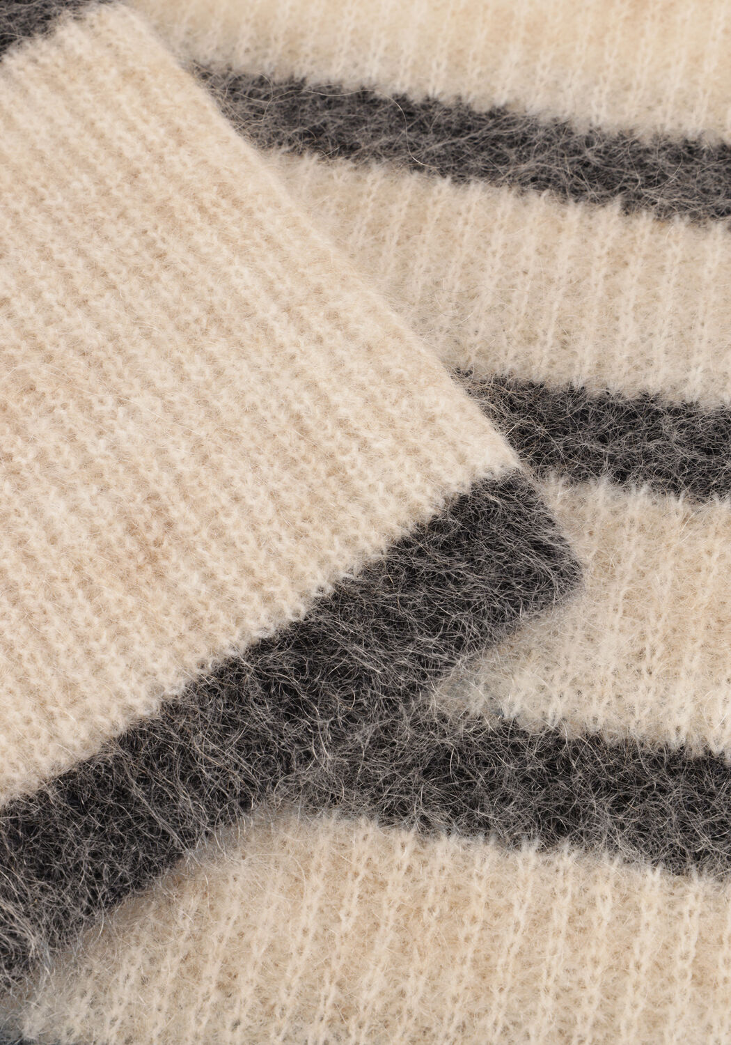 Zand SECOND FEMALE Trui OVALIS KNIT T-NECK - large