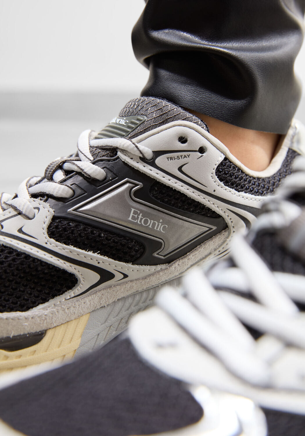 Zwarte ETONIC Lage sneakers EVOLUTION - large