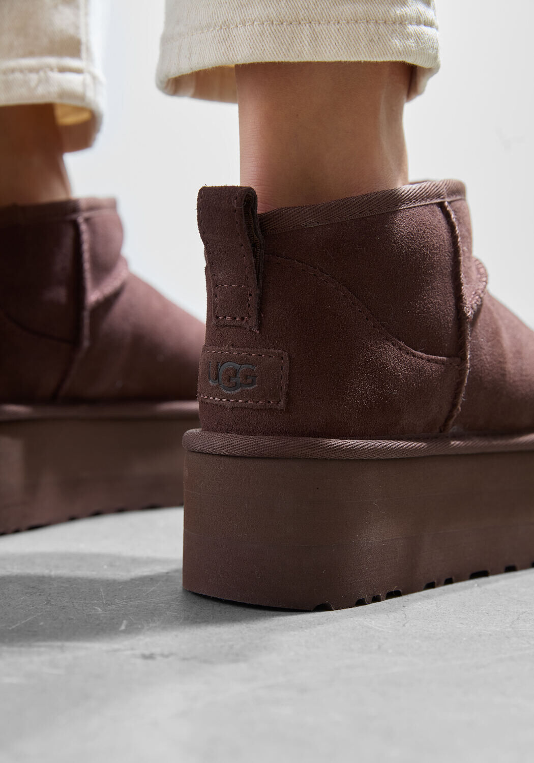 Bruine UGG Vachtlaarzen W CLASSIC ULTRA MINI PLATFORM - large