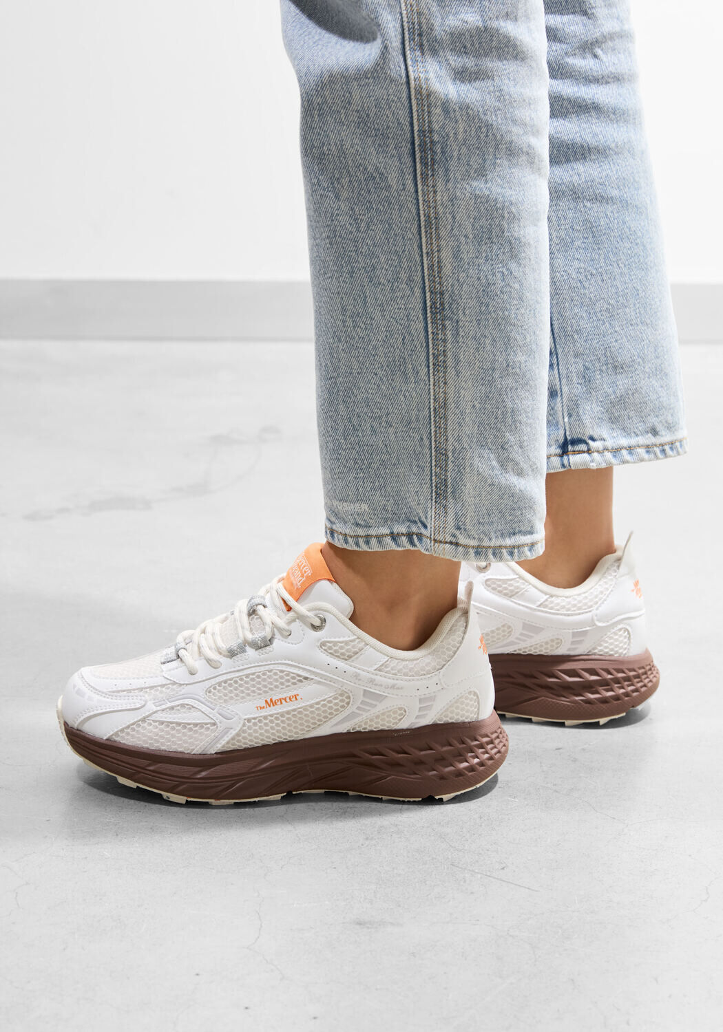 Witte MERCER AMSTERDAM Lage sneakers THE RE-RUN MAX GRAPE - medium