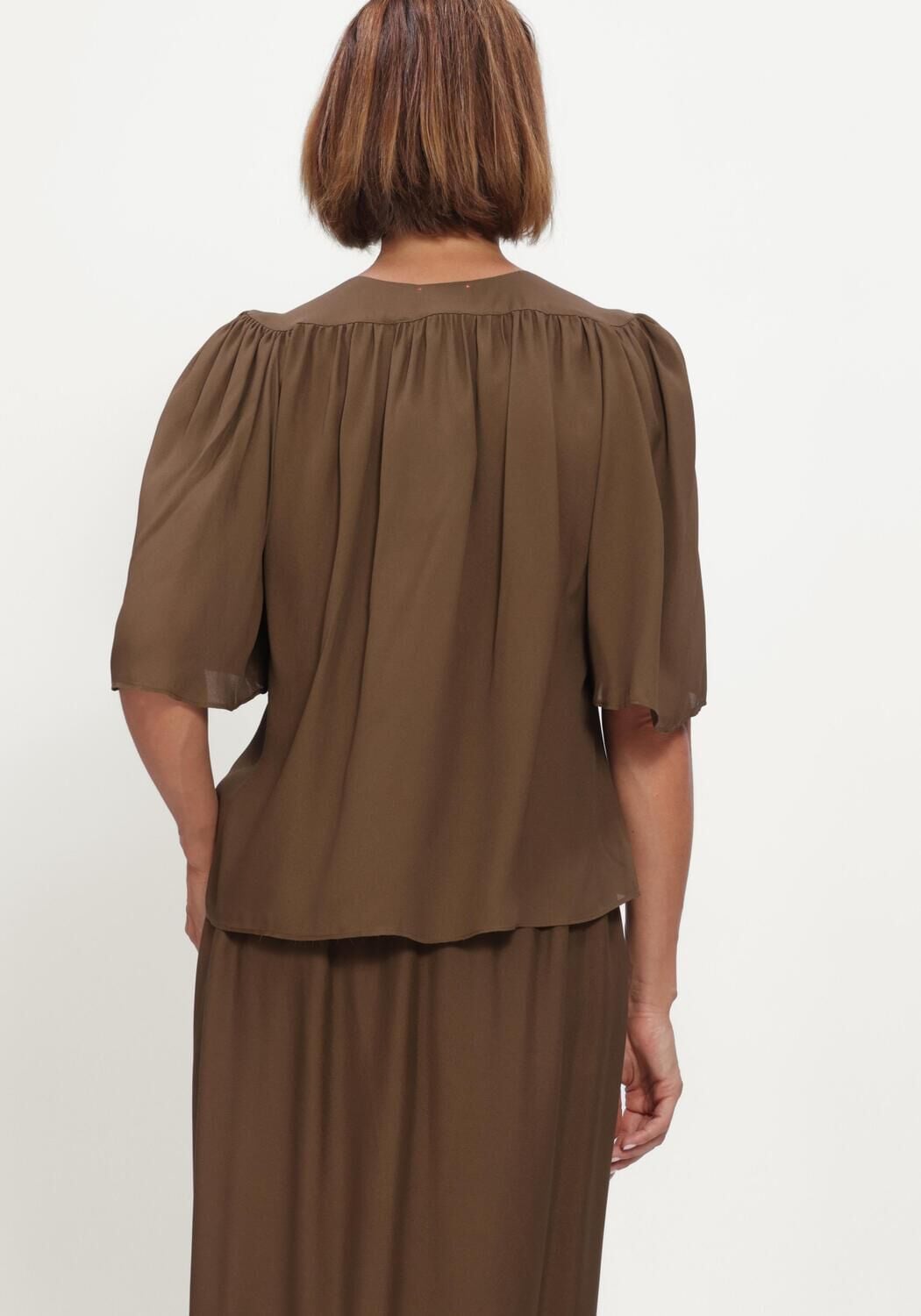 Bruine FORTE FORTE Top MIXED SILK MAROCAINE SCULPTURE BUCKLE TOP - large
