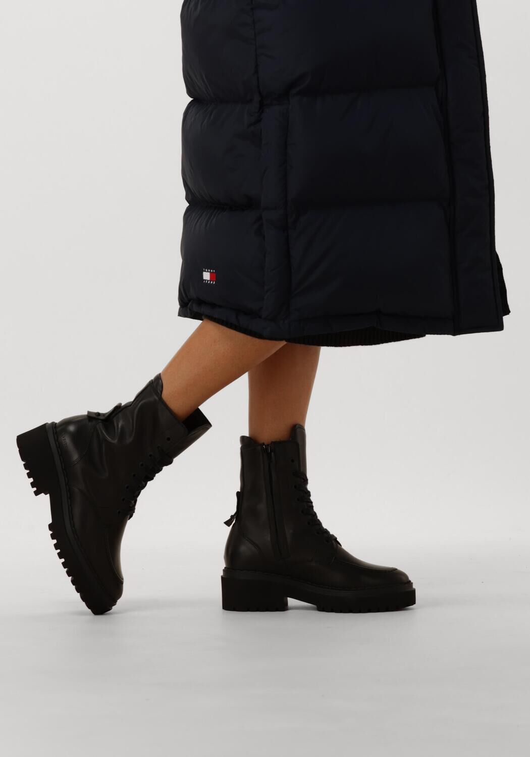 Zwarte NUBIKK Veterboots FAE BOBBI - large