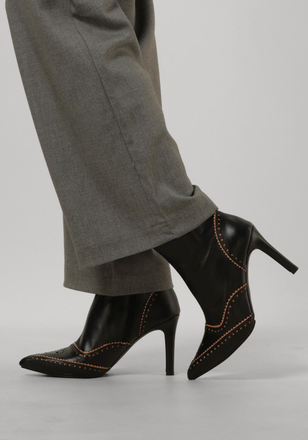 Zwarte LODI Enkellaarsjes RUMINA - large