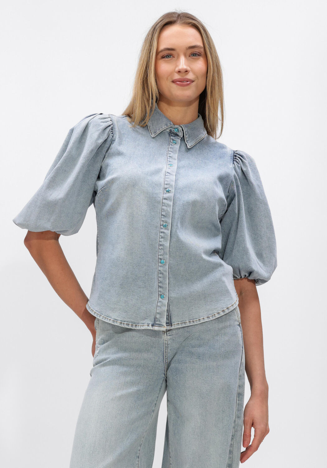 Janice Blouse
Dames Lars, Maat: 38, Kleur: Lichtblauw afbeelding 1