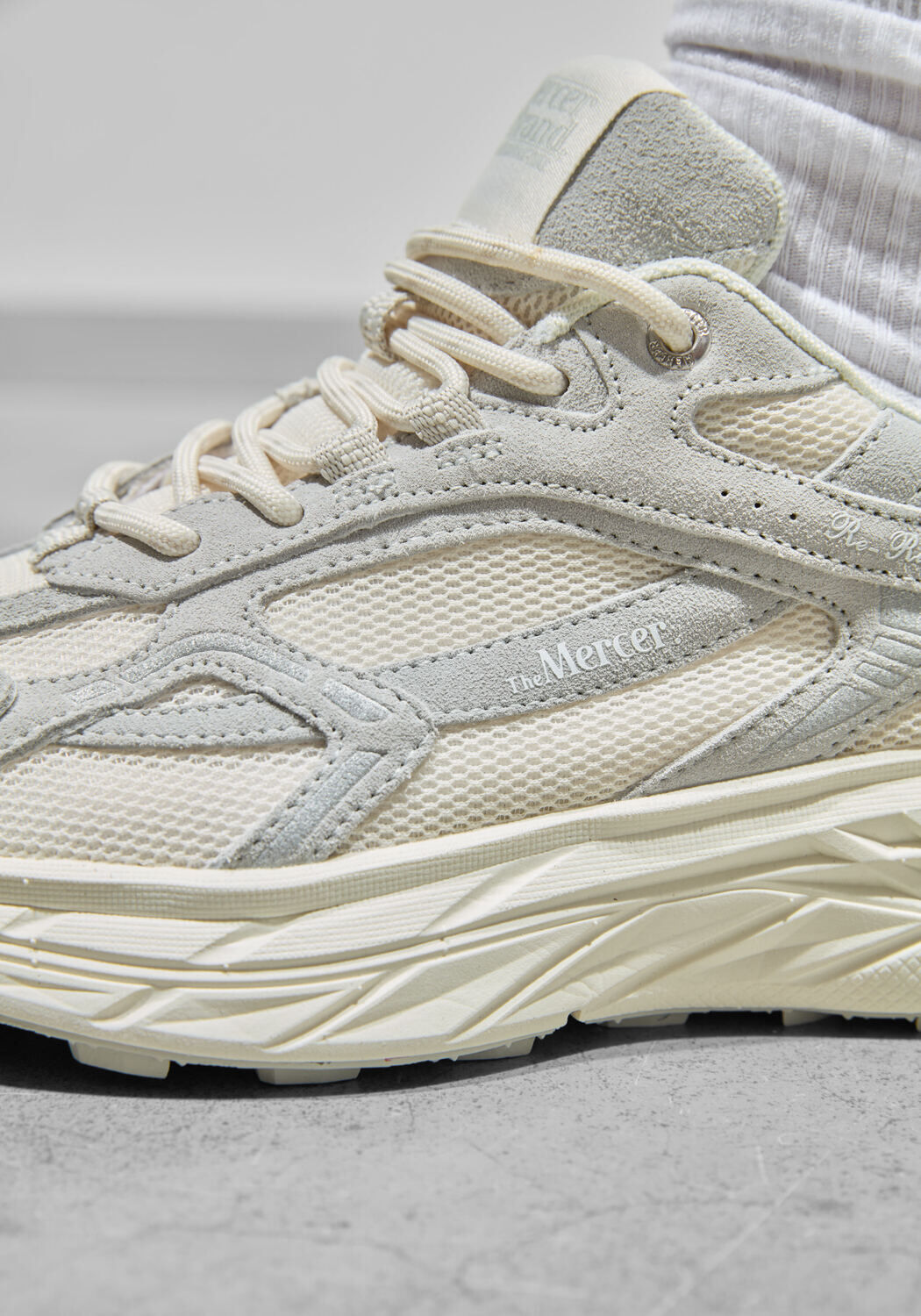 Grijze MERCER AMSTERDAM Lage sneakers THE RE-RUN MAX SUEDE - large