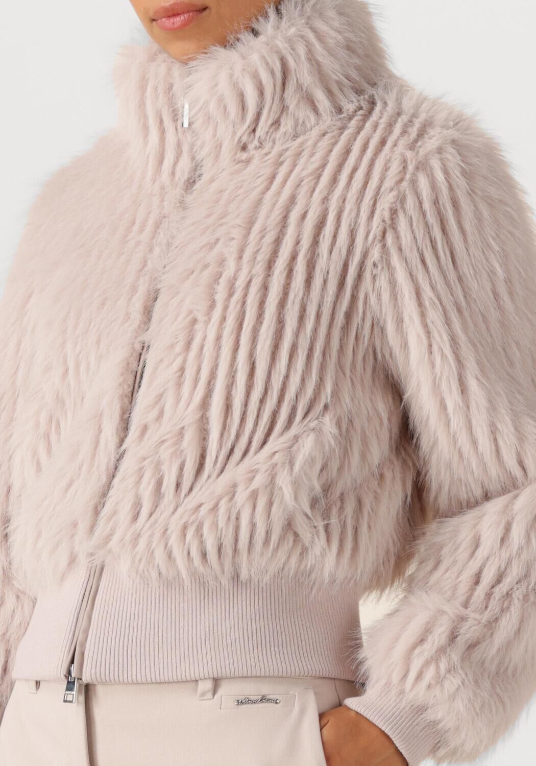 Lichtroze MARC CAIN COLLECTION Faux fur jas ZC 12.05 W43 - large