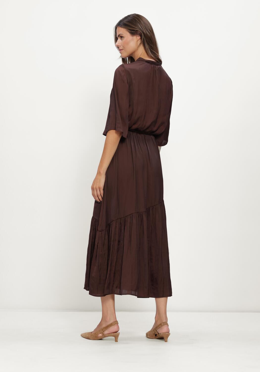 Bruine LUISA CERANO Midi jurk SATIN-KLEID MIT SAUMVOLANTS - large