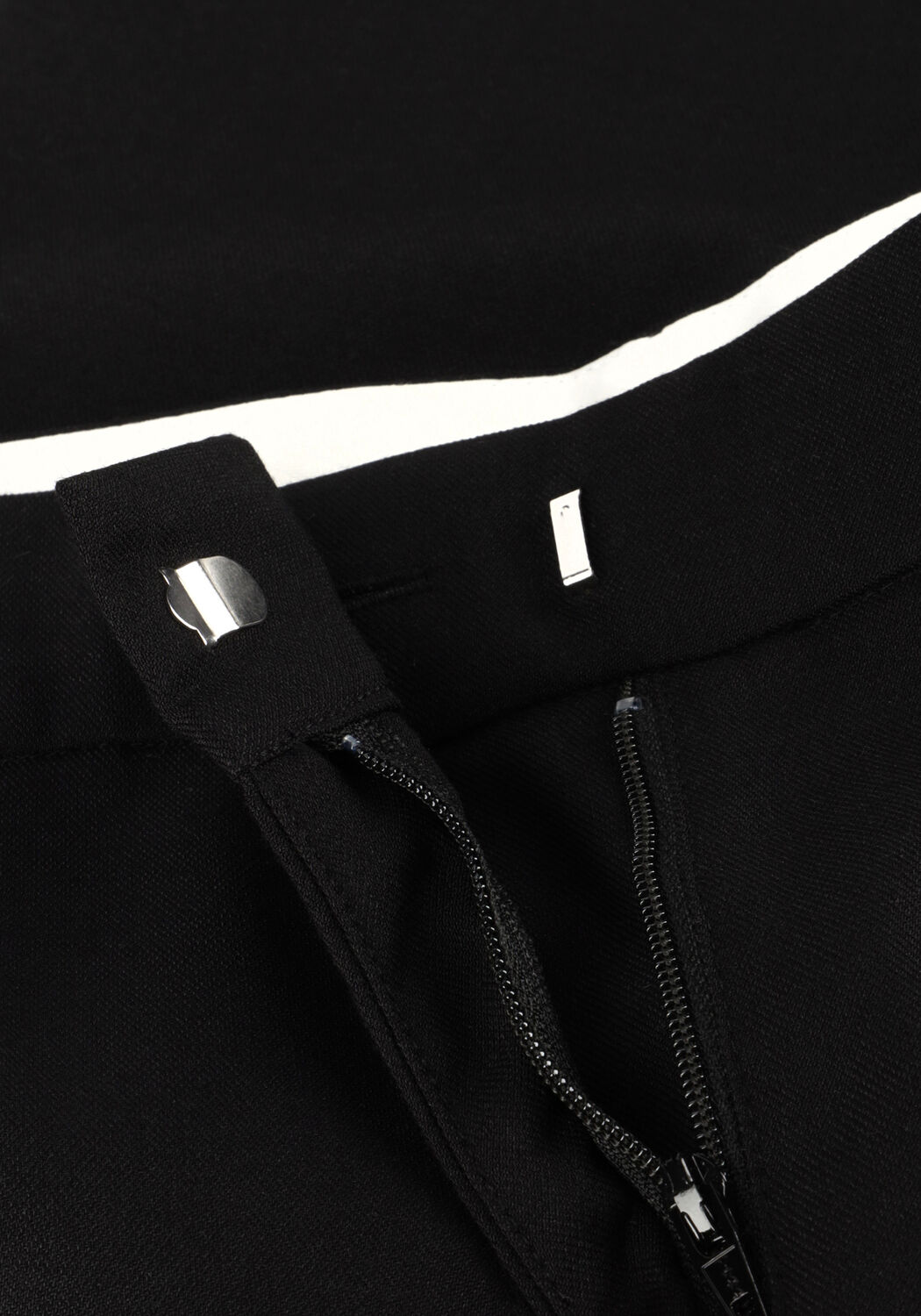 Zwarte SECOND FEMALE Korte broek SHARO SHORTS - large