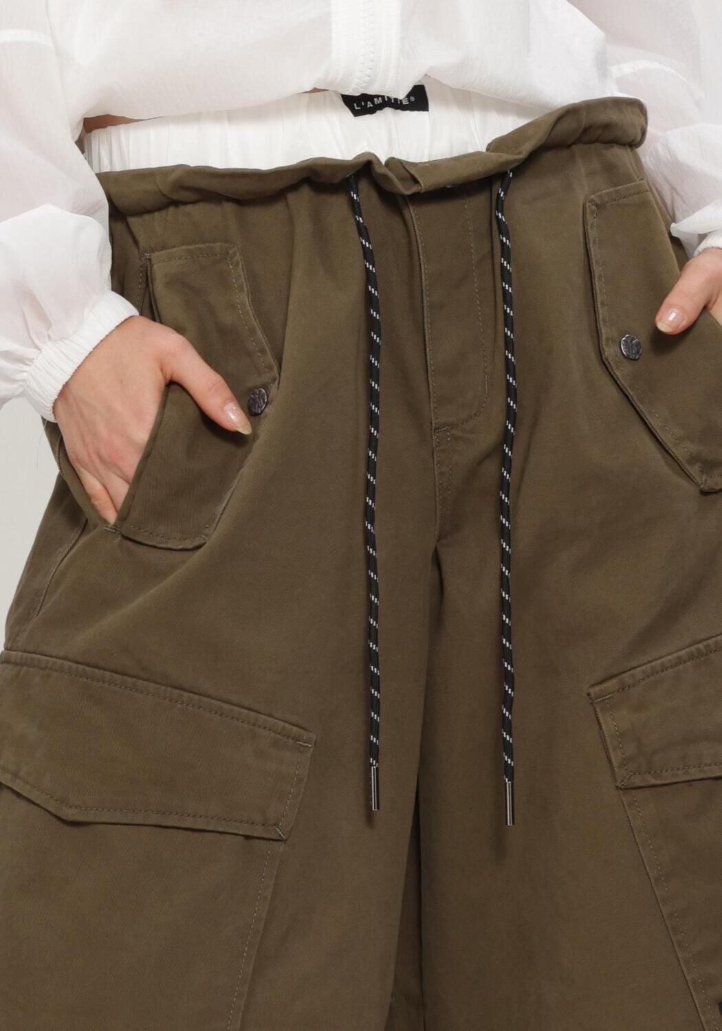 Groene HAUTE L'AMITI&Eacute; Cargobroeken PULL ON CARGO BERMUDAS - large