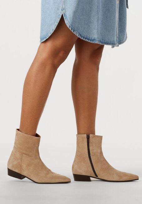 TORAL BELINDA TORAL BELINDA - large