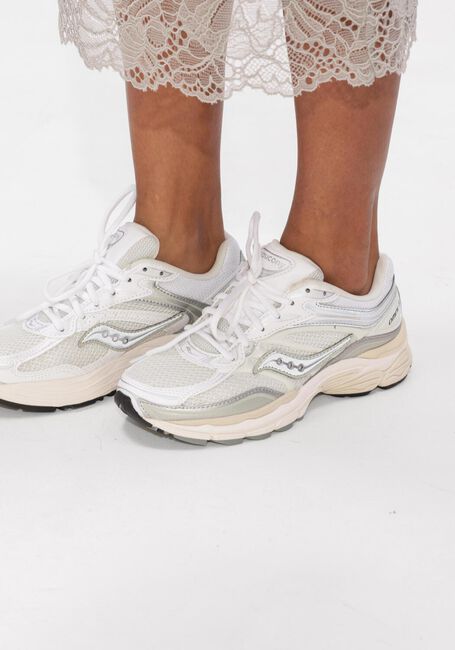 Witte SAUCONY Lage sneakers PROGRID OMNI 9 - large