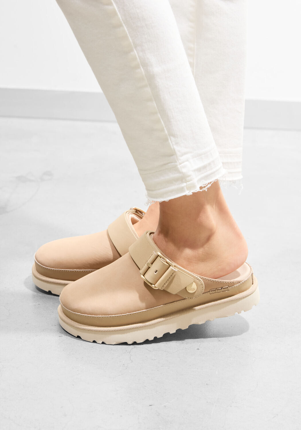 Camel UGG Slippers W GOLDENSTAR VILLA CLOG - large