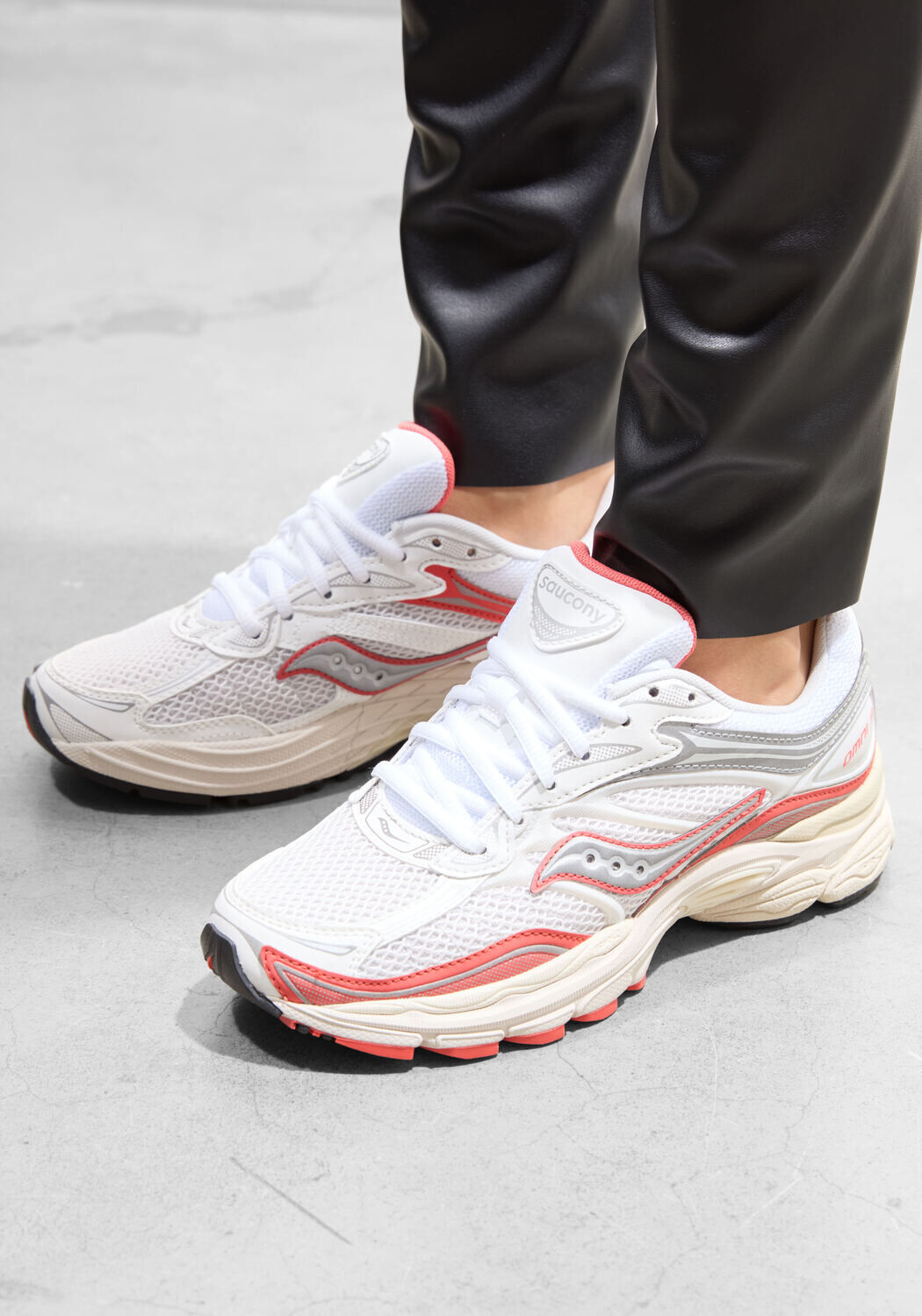 Witte SAUCONY Lage sneakers PROGRID OMNI 9 - medium