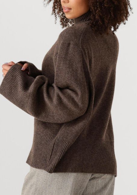 Bruine SECOND FEMALE Coltrui ALPHA KNIT T-NECK - large