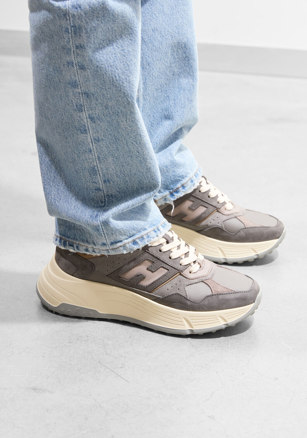 Grijze HOGAN Lage sneakers H669 ALLACCIATO H - medium