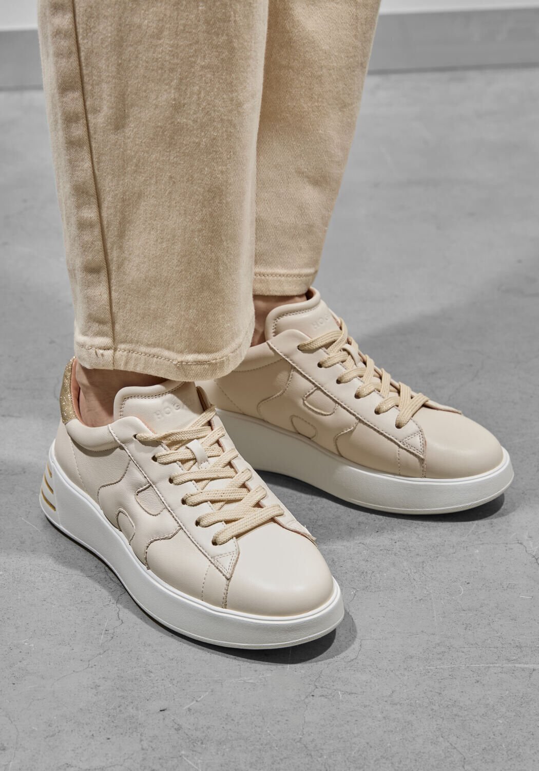 Gouden HOGAN Lage sneakers REBEL H564 ALLACCIATO - medium