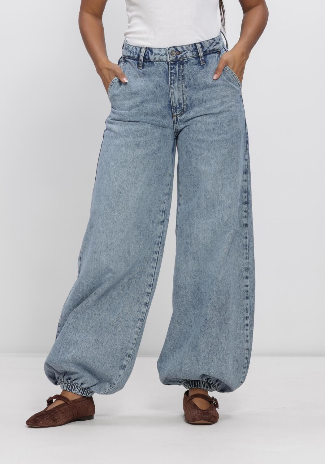 Blauwe HAUTE L'AMITI&Eacute; Broeken DENIM HAREM TALL PANT - large