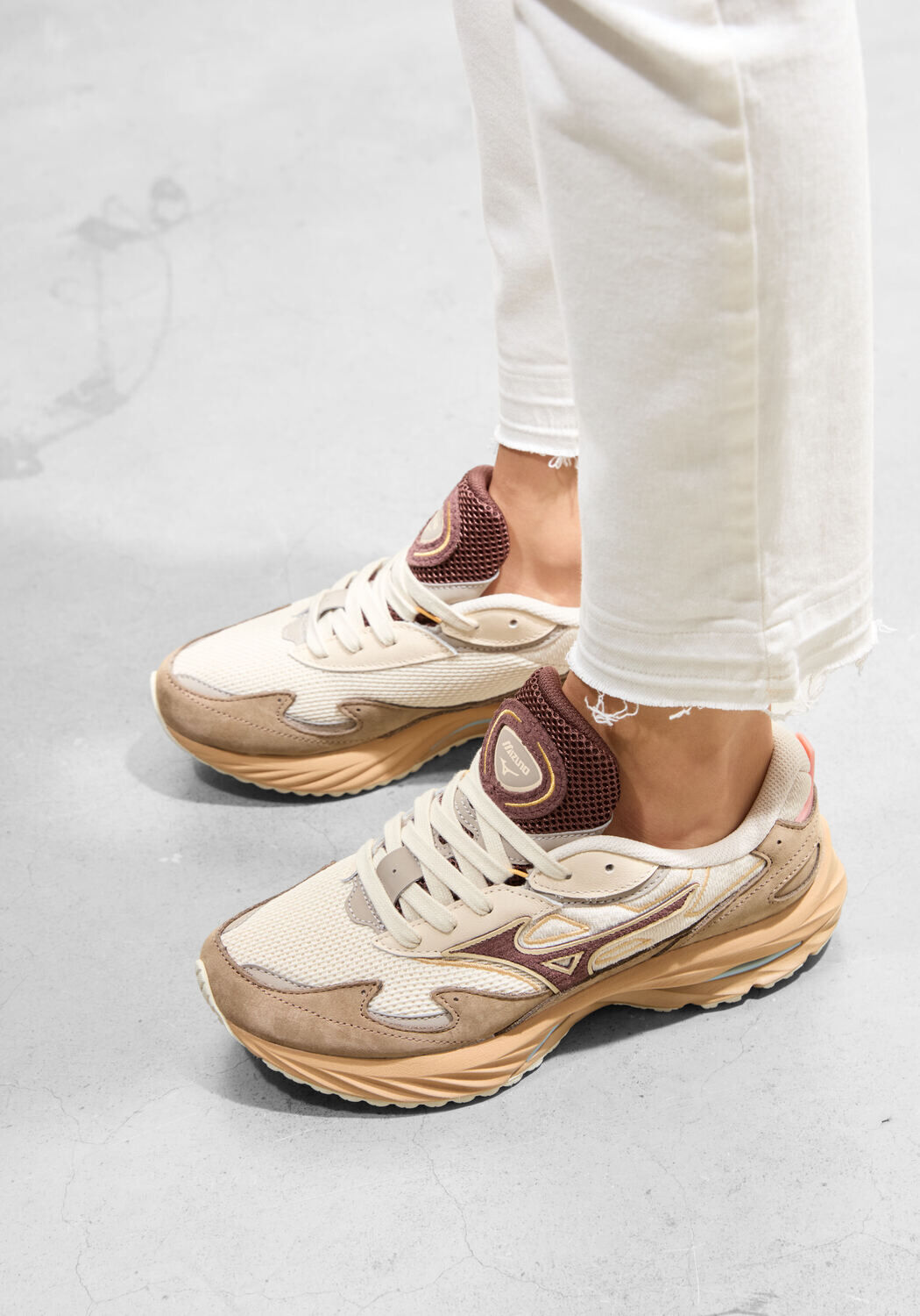 Bruine MIZUNO Lage sneakers WAVE RIDER BETA - large