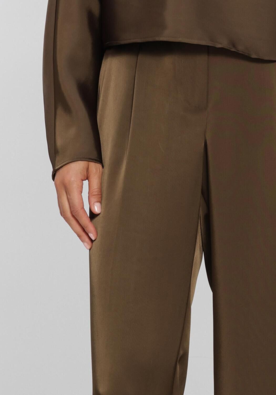 Olijf DANTE6 Wijde broek JULES BOLD SATIN SMART PANTS - large