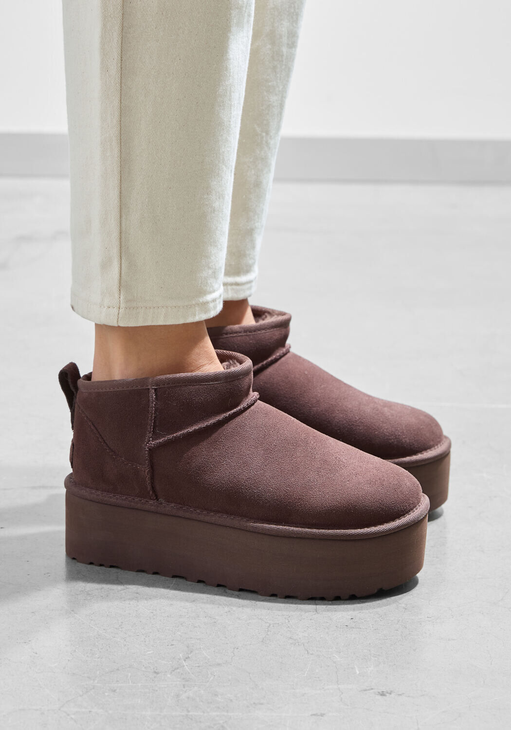 bruine ugg vachtlaarzen w classic ultra mini platform