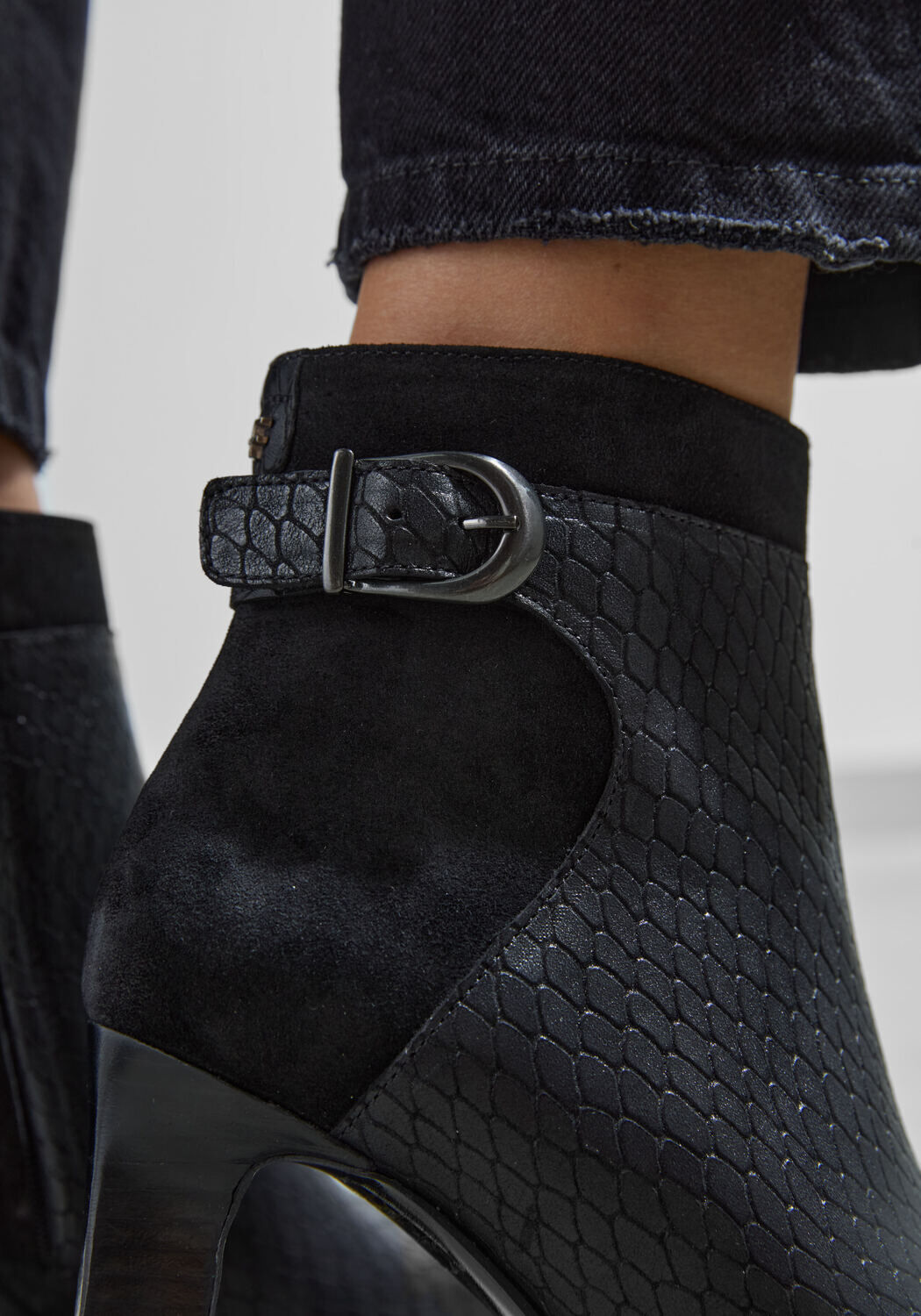 Zwarte FLORIS VAN BOMMEL Enkellaarsjes SHARPI 02.04 - large