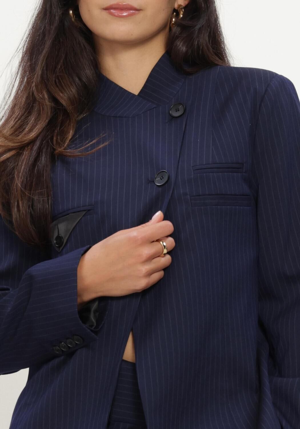 Donkerblauwe HAUTE L'AMITI&Eacute; Blazers NAVY PIN OVERLAP BLAZER - large