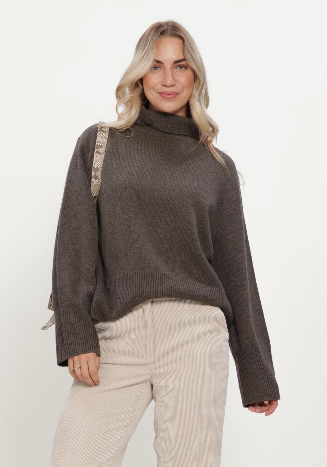 Zwarte SECOND FEMALE Coltrui ALPHA KNIT T-NECK - large