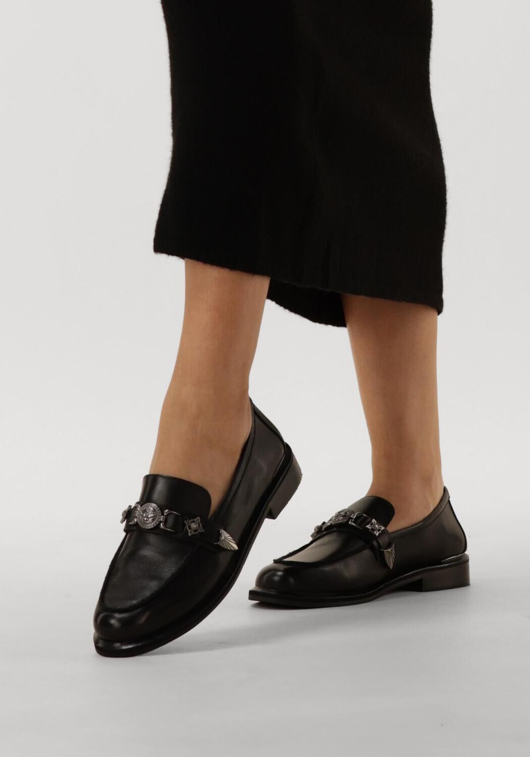 Toral shoes omoda 2025