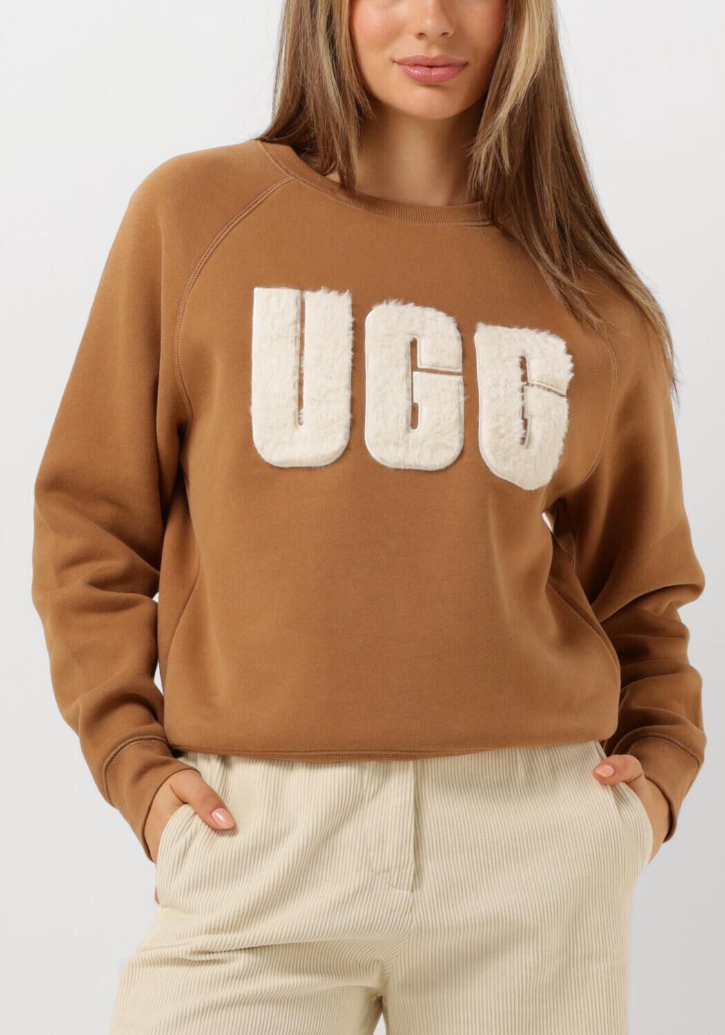 camel ugg trui madeline fuzzy logo crewneck