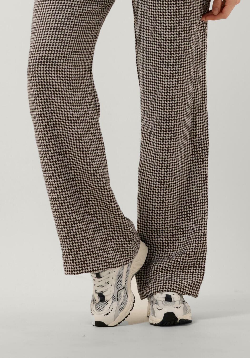 Witte MERCER AMSTERDAM Lage sneakers THE RE-RUN V2 DAMES - large