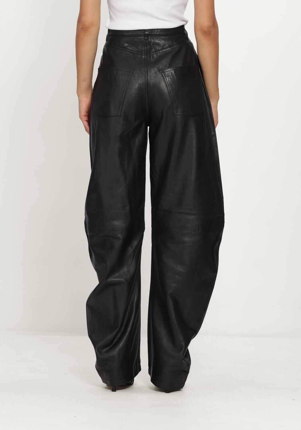 Zwarte ROTATE Wijde broek BARREL LEG LEATHER PANTS - large