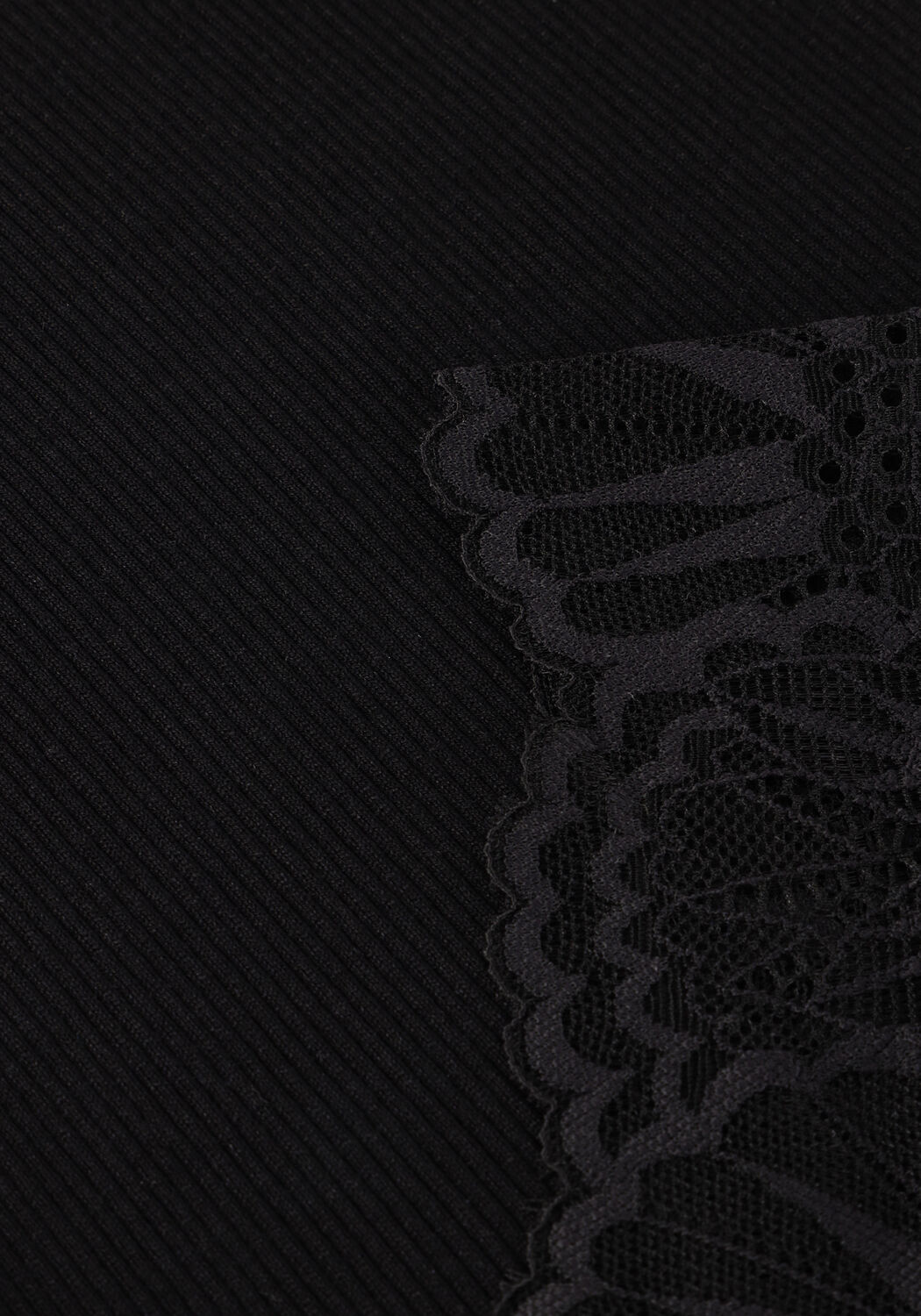 Zwarte ROSEMUNDE Top BEATHA CAPSLEEVE - large