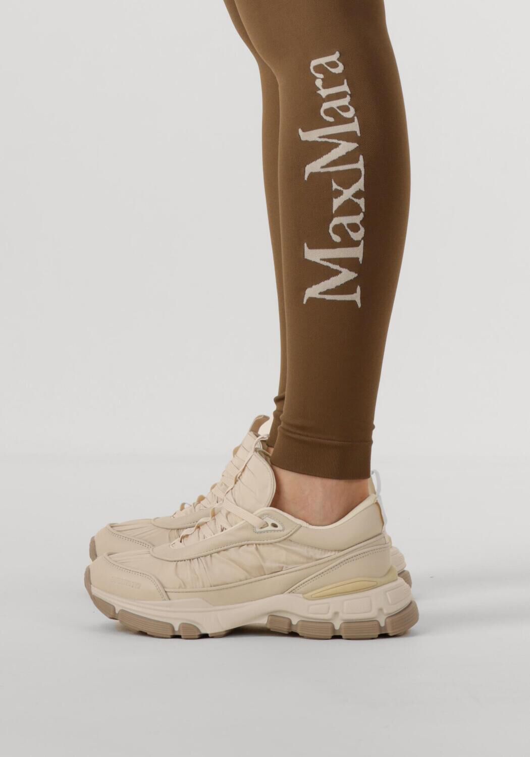 Beige AXEL ARIGATO Lage sneakers SPHERE RUCHE RUNNER - large