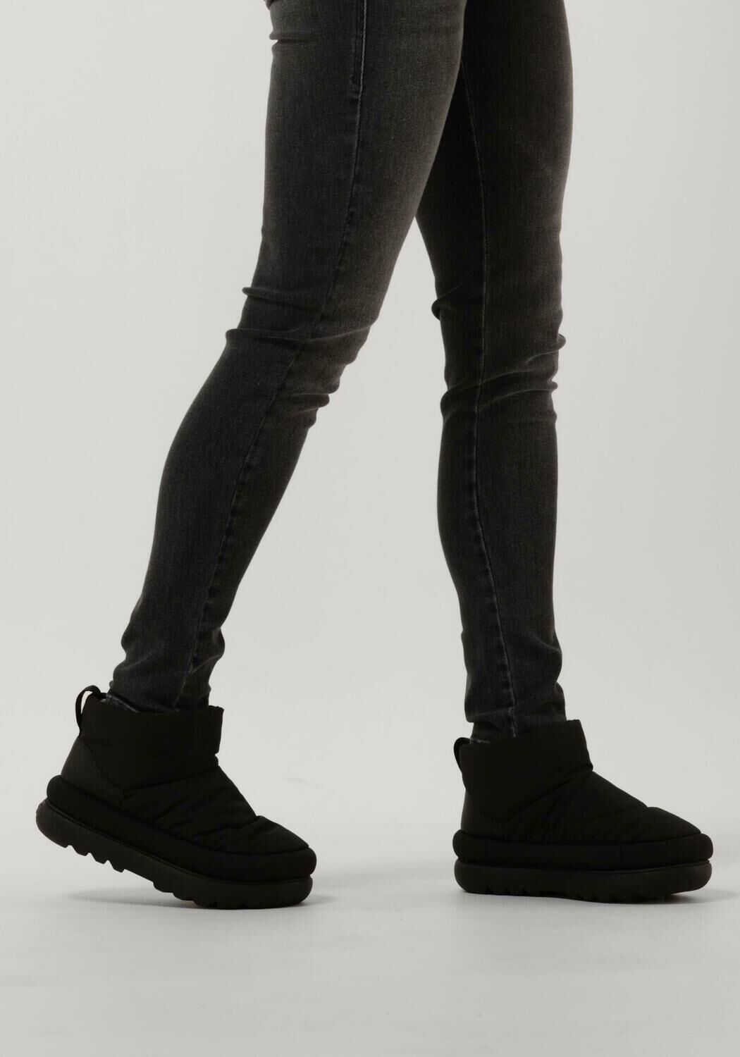 Zwarte UGG Vachtlaarzen W CLASSIC MINI1 - large