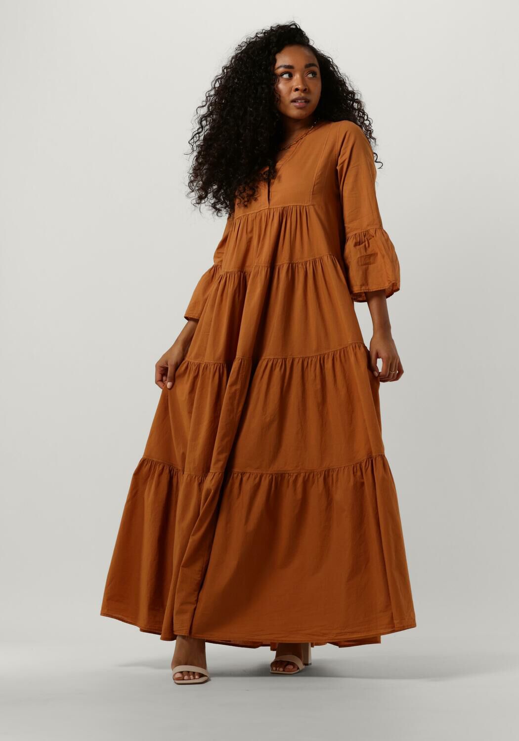 Devotion Maxi Jurk Dames Kamares, Maat: XS, Kleur: Camel