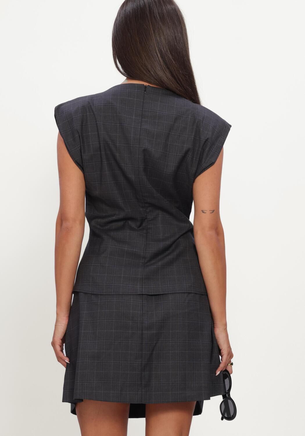 Donkergrijze CO'COUTURE Top ELORACC CHECK PLEAT TOP - large